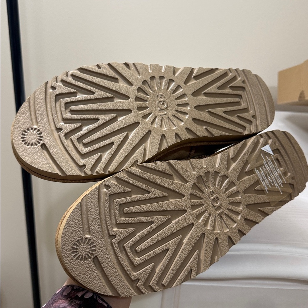 Ugg W classic slippers - Picture 4 of 6